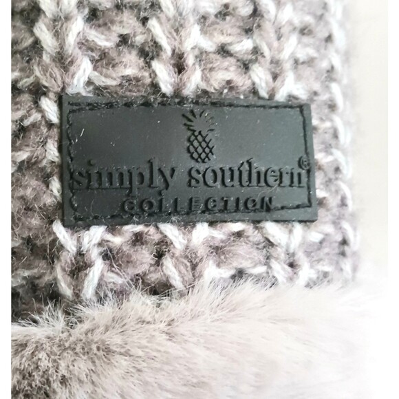 NEW Simply Southern Collection Scuff Slippers Gray Knit Soft Faux Fur 9M - Picture 4 of 13